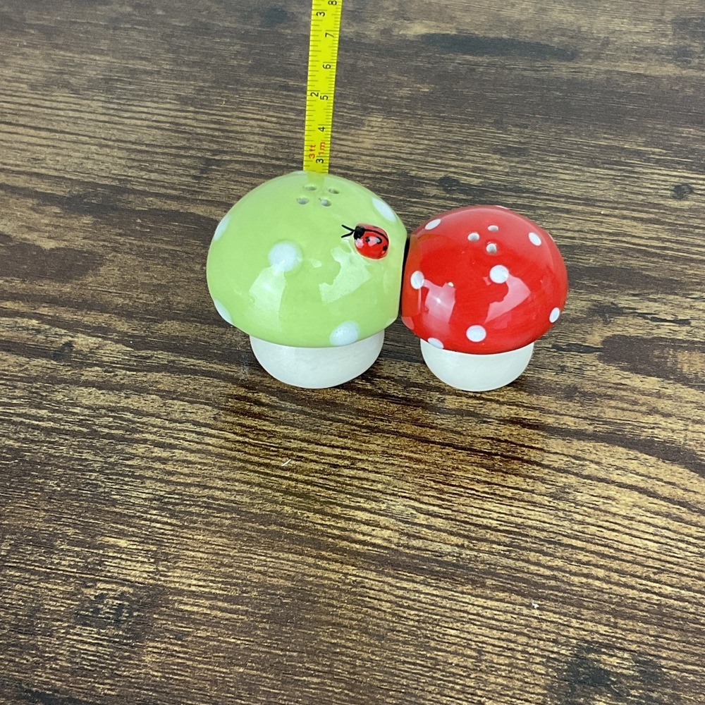 Mushroom Shakers Polka Dot‎ With Lady Bug Toadstool Salt & Pepper Set Vintage - Picture 5 of 7